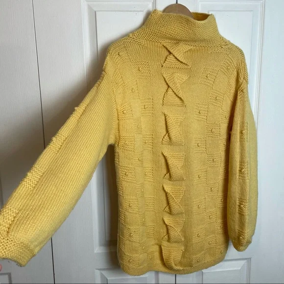 Textured Knit Sweater - Picture 4 of 12